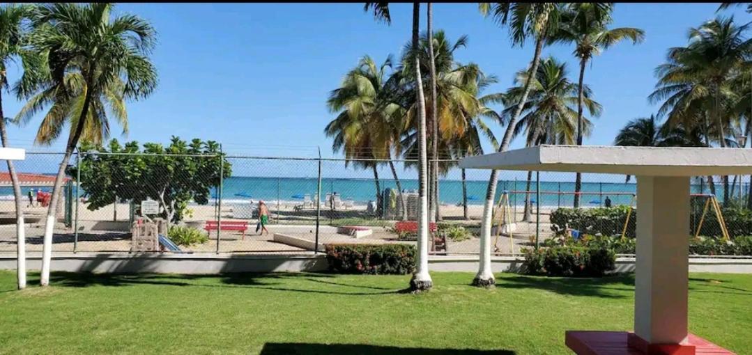Beach Apartments At Marbella Del Caribe San Juan Kültér fotó